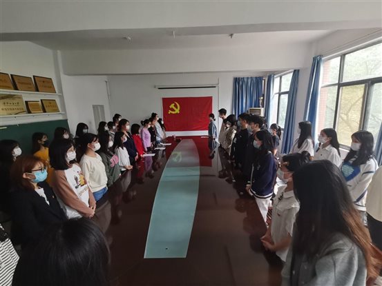 图示, 示意图

中度可信度描述已自动生成