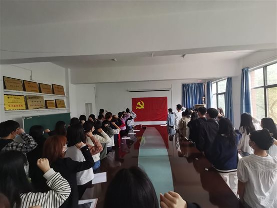 图示, 示意图

中度可信度描述已自动生成