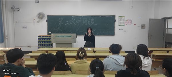 小孩们在房间里
低可信度描述已自动生成