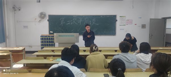 会议室里的人们
描述已自动生成